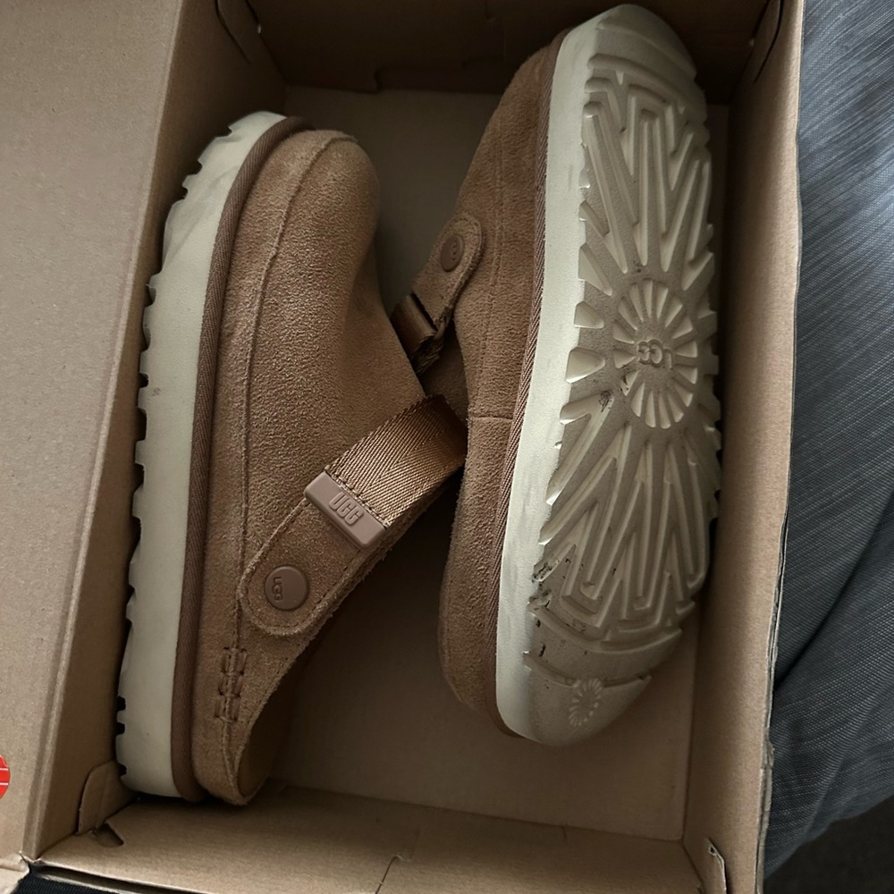 Ugg golden star clogs